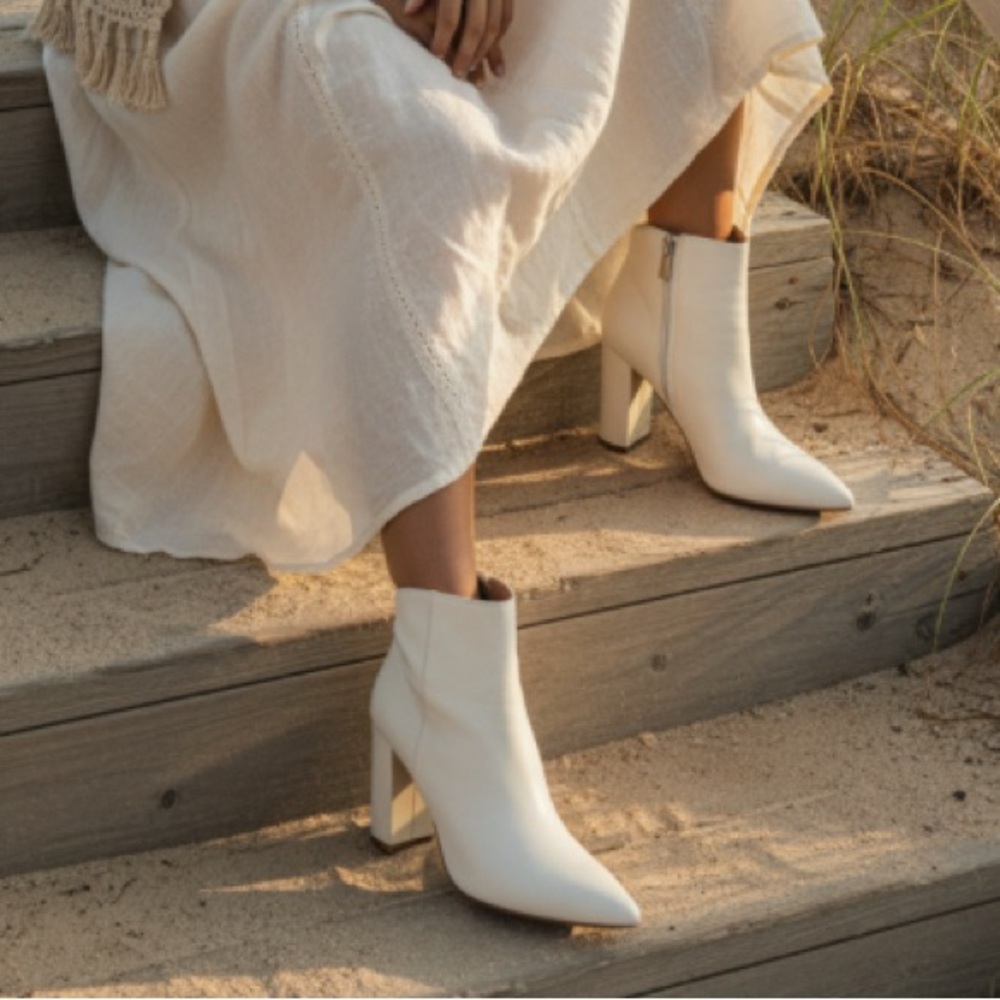 Marc Fisher LTD LUNNO Boots Size 10 Pointed Toe Ivory  Heel Ankle Neutral